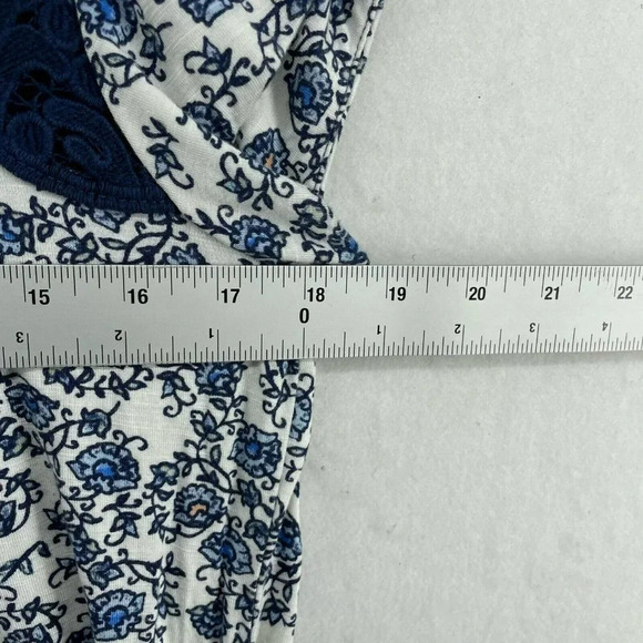 Daniel Rainn Top Women Sz S Blue Floral Boho Stretch Lace Trim Neck Short Sleeve - Picture 3 of 12